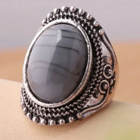 None Jewelry - NWT. Vintage Style Silver Tone Ring with a Beautiful Gray Stone!